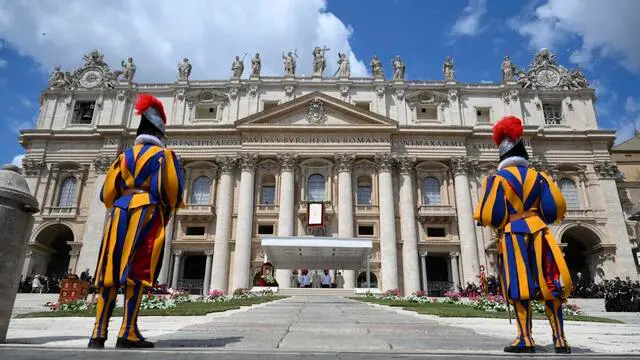 Celebrazione Eucaristica per l’Inizio del Ministero Petrino del Vescovo di Roma Leone XIV, Citta' del Vaticano 18 maggio 2025. ANSA/VATICAN MEDIA + UFFICIO STAMPA, PRESS OFFICE, HANDOUT PHOTO, NO SALES, EDITORIAL USE ONLY + NPK - - - - - - - - - - - - - Eucharistic Celebration for the Beginning of the Petrine Ministry of the Bishop of Rome Leo XIV, Vatican City, 18 May 2025. ANSA/VATICAN MEDIA + PRESS OFFICE, HANDOUT PHOTO, NO SALES, EDITORIAL USE ONLY +