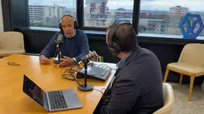 Francesco Guarneri durante la registrazione del podcast - © www.giornaledibrescia.it