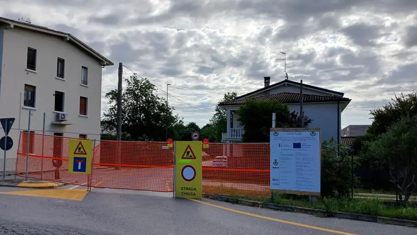 La strada chiusa: dalla Sp7 non si può entrare a Castelletto