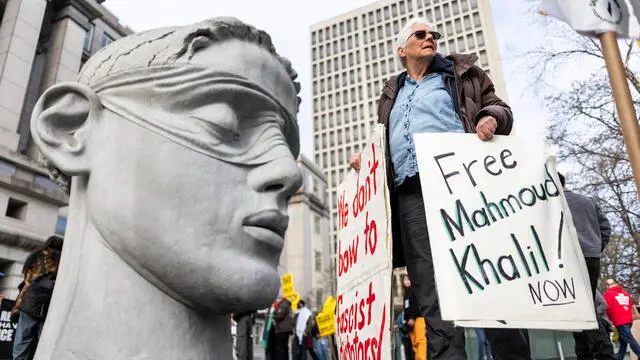 epa11995214 People gather for a rally in support of Columbia University graduate student Mahmoud Khalil during a hearing on his deportation case at federal court in Newark, New Jersey, USA, 28 March 2025. Lawyers for Khalil are arguing that his case should be heard in New Jersey, not in Louisiana where he is currently in US government custody. Khalil was detained by US Immigration and Customs Enforcement officers earlier this month under orders from the Trump Administration because of his association with pro-Palestinian activism at Columbia University. EPA/JUSTIN LANE