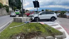L'auto uscita di strada a Maderno