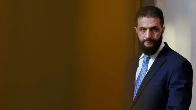 epa12081463 Syrian President Ahmed al-Sharaa listens to French President Emmanuel Macron's (not pictured) speech during a joint press conference after their meeting at the Elysee Palace in Paris, France, 07 May 2025. EPA/STEPHANIE LECOCQ / POOL