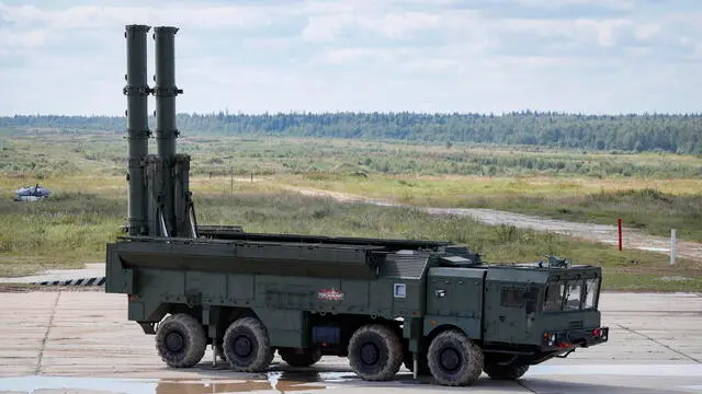 epa10803115 An Operational tactical missile system Iskander M during a dynamic display of military equipment at the International Military-Technical Forum 'Army-2023' held at the Alabino military training grounds outside Moscow, Russia, 16 August 2023. The International Military-Technical Forum 'Army-2023' is held from 14 to 20 August 2023 at Patriot Expo, Kubinka Air Base and Alabino military training grounds. EPA/YURI KOCHETKOV