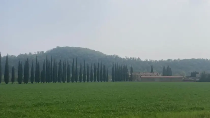La Bolina, tra Gavardo e Villanuova, e alle spalle il monte Budellone