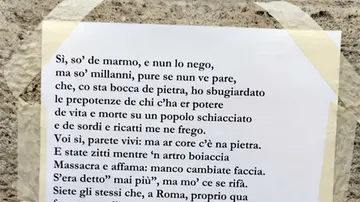 Messaggio pro Gaza sulla statua di Pasquino a Roma
