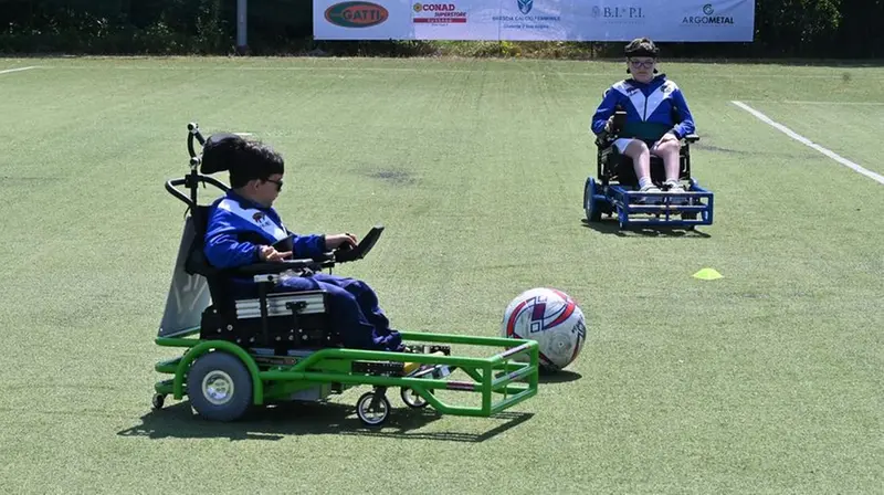Il calcio con la powerchair - Foto Gabriele Strada/Neg © www.giornaledibrescia.it