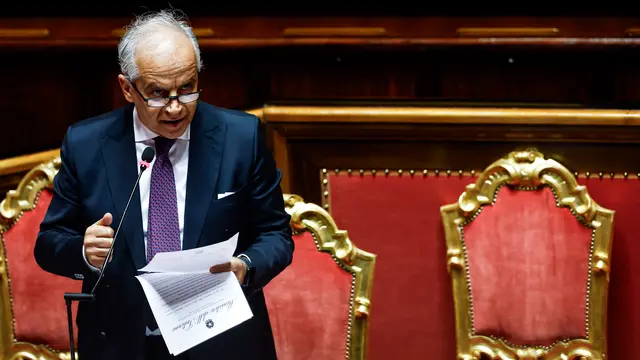 Il ministro dell'Interno Matteo Piantedosi in aula al Senato durante le interrogazioni a risposta immediata del Question Time, Roma, 22 maggio 2025. ANSA/ANGELO CARCONI