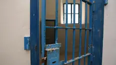 Una veduta interna dal carcere sull'isola dell'Asinara, in una immagine di repertorio. "Occorre compiere una approfondita riflessione sull'opportunità di riaprire, previa idonea ristrutturazione, gli istituti presenti nelle isole di Asinara e soprattutto Pianosa". Lo ha detto il ministro della Giustizia, Paola Severino, durante l'audizione in commissione parlamentare antimafia. ANSA/GIUSEPPE UNGARI
