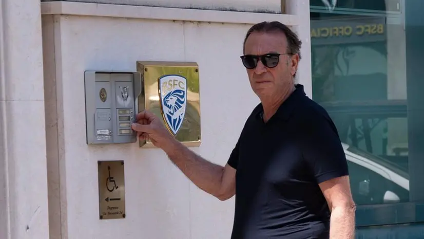 Massimo Cellino fuori dalla sede del Brescia © www.giornaledibrescia.it
