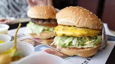 Due hamburger