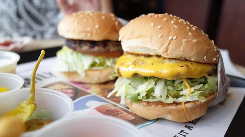 Due hamburger