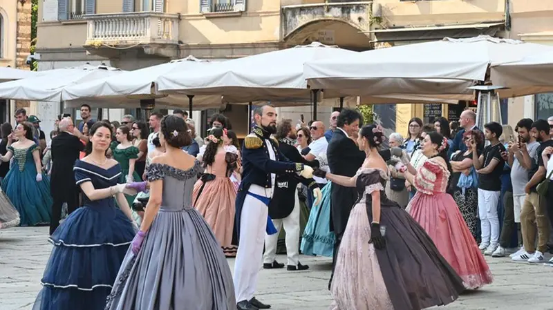 Il Gran Ballo ottocentesco della Croce Rossa