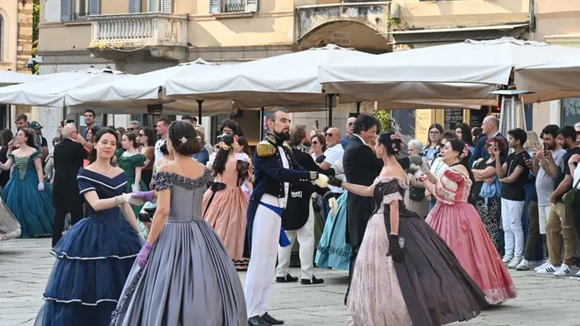 Il Gran Ballo ottocentesco della Croce Rossa