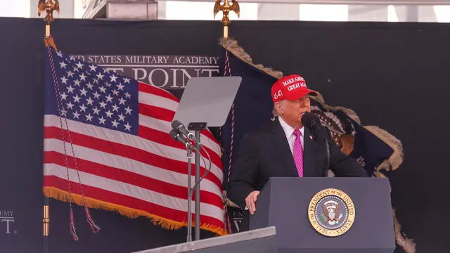 epa12131157 US President Donald Trump speaks during a commencement address for the US Military Academy at Michie Stadium in West Point, New York, USA, 24 May 2025. EPA/SARAH YENESEL
