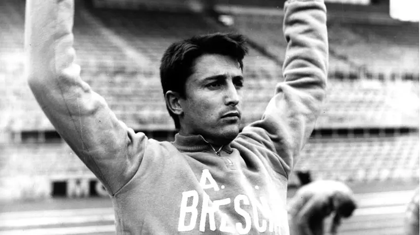 Eugenio Rizzolini con la divisa del Brescia in una foto d'epoca