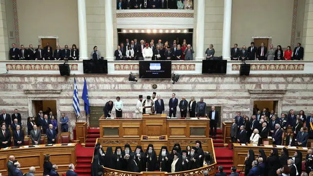 epa11960577 Constantine Tassoulas (C), flanked by Greek Prime Minister Kyriakos Mitsotakis (C-R), takes the oath of office during his swearing-in ceremony as Greece's new president at the Greek Parliament, in Athens, Greece, 13 March 2025. Former parliament speaker Tassoulas was elected by the Greek lawmakers on 12 February 2025 to succeed Katerina Sakellaropoulou as Greece's new president. EPA/GEORGE VITSARAS