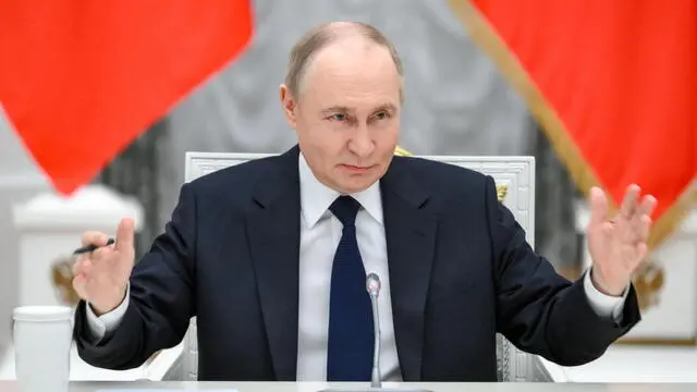 epa12137018 Russian President Vladimir Putin holds a meeting with members of Russia's business community at the Kremlin in Moscow, Russia, 26 May 2026. EPA/GRIGORY SYSOEV/SPUTNIK/KREMLIN / POOL