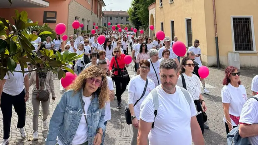 Le persone in strada - © www.giornaledibrescia.it