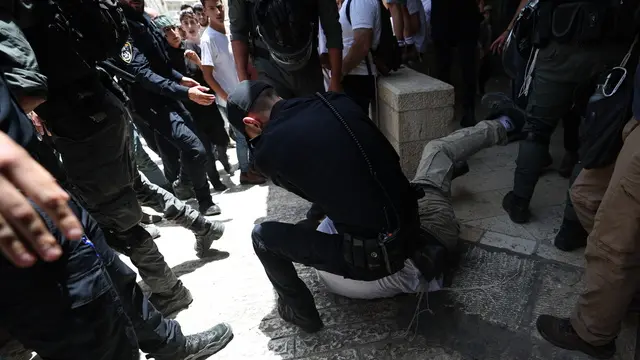 epa12136679 Police detain a right-wing Israeli during the Israeli 'Flag March' in the Old City of Jerusalem, 26 May 2025. The annual right-wing Israeli 'Flag March' commemorates the establishment of Israeli control over the Old City of Jerusalem after the six-day war in 1967. Celebrating Jerusalem Day has long been viewed by Palestinians as a provocation. EPA/ATEF SAFADI