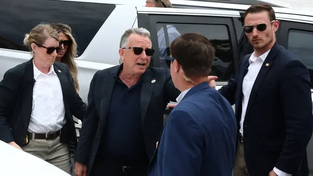 epa12096364 US Special Envoy to the Middle East Steve Witkoff (C-L) visits the Hostages Square and meets the families of Israeli hostages held by Hamas in Gaza, in Tel Aviv, Israel, 13 May 2025. According to Israeli defense forces some 58 hostages remain in Hamas captivity. EPA/GIDEON MARKOWICZ ISRAEL OUT