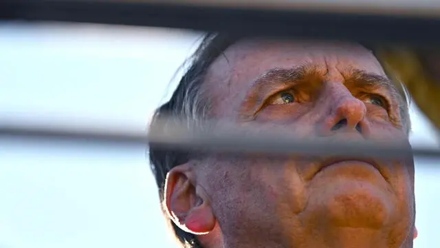 epa12082051 Former Brazilian President Jair Bolsonaro (2019-2022) participates in a protest in Brasilia, Brazil, 07 May 2025. Bolsonaro appeared at a rally called by the far-right in Brasilia in support of an amnesty for the 2023 coup plotters, three days after leaving a hospital where he underwent complex intestinal surgery. EPA/ANDRE BORGES