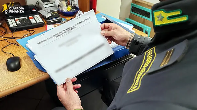 ++ Dipendenti supermercato sfruttati, pagati 1,6 euro l'ora ++ Nel Catanese, due arresti per caporalato e società sequestrata