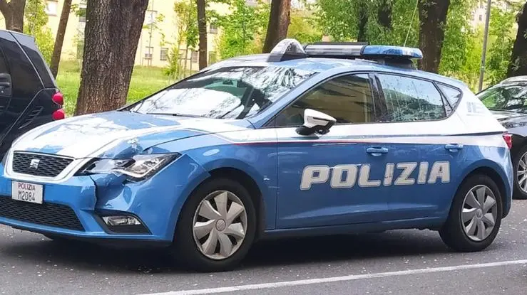 Un'auto della Polizia - © www.giornaledibrescia.it