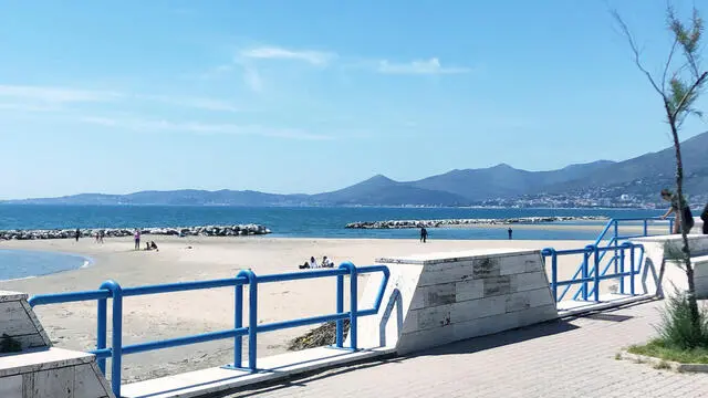 Anteprima allegato Anteprima allegato Anteprima allegato 3 allegati (3 MB) Scarica tutto Salva tutto in OneDrive - ansa.it La situazione nella spiaggia di Gianola a Fondi (Latina), sul litorale pontino, 25 aprile 2021.