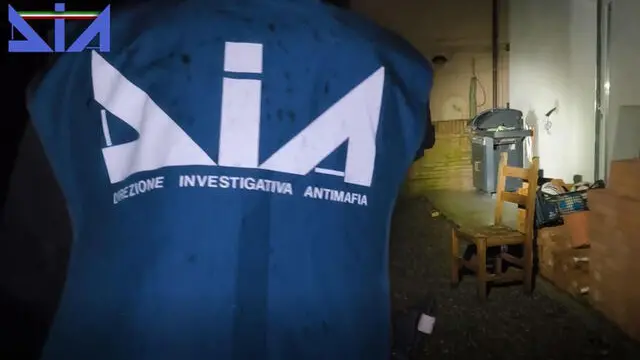 OPERAZIONE “ON AIR” - VASTO BLITZ DELLA DIA A BOLOGNA E MODENA ESEGUITE, CONGIUNTAMENTE CON GUARDIA DI FINANZA E CARABINIERI, DECINE DI PERQUISIZIONI E MISURE PERSONALI, SEQUESTRATE AZIENDE, TITOLI E VALORI PER MILIONI DI EURO, CONTESTATI REATI DI ASSOCIAZIONE A DELINQUERE, RICICLAGGIO, INTESTAZIONE FITTIZIA ED EMISSIONE DI FATTURE FALSE