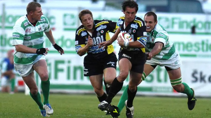 Paolo Vaccari e Gerald Fraser nella finale vinta contro il Treviso nel 2005 - Foto New Reporter Favretto © www.giornaledibrescia.it