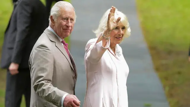 epa12137587 Britain’s King Charles III (L) and Queen Camilla (R) arrive to Rideau Hall, the official residence of the governor general of Canada, during their state visit in Ottawa, Canada, 26 May 2025. King Charles has been invited by Canadian Prime Mister Mark Carney to open the 45th Canadian parliament on 27 May 2025. EPA/ERIC REID