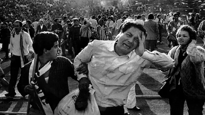 Strazio e dolore, una delle immagini simbolo dell'Heysel