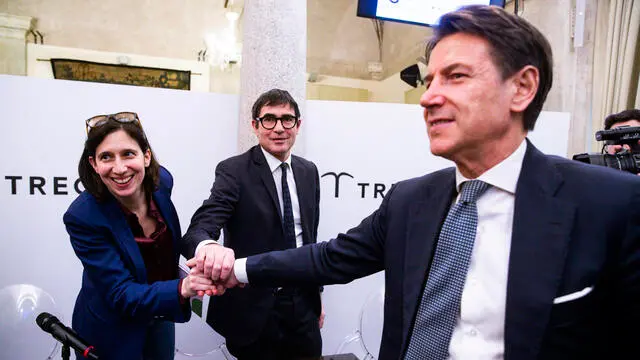 La segretaria del Partito Democratico (Pd) Elly Schlein (S), il segretario di Sinistra Italiana (Si) Nicola Fratoianni (C) ed il presidente del Movimento 5 Stelle (M5s) Giuseppe Conte (D) durante l’evento ’“Lotta alle disuguaglianze, contrasto alla povertà e politiche di welfare. il ruolo dei sistemi fiscali”, iniziativa pubblica organizzata da Oxfam, ICRICT e NENS sul ruolo dei sistemi fiscali nel contrasto alle disuguaglianze, presso l’Istituto dell'Enciclopedia Italiana Treccani, Roma, 14 febbraio 2025. ANSA/ANGELO CARCONI