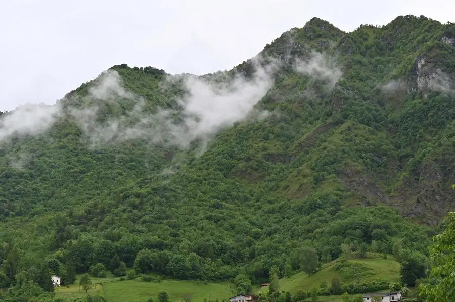 LE MONTAGNE DELLA VALTROMPIA DOVE E' STATO EFFETTUATO IL MAXI SEQUESTRO DI DROGHE SINTETICHE REDAZIONE PROVINCIA 27-05-2025 GABRIELE STRADA NEW EDEN GROUP 