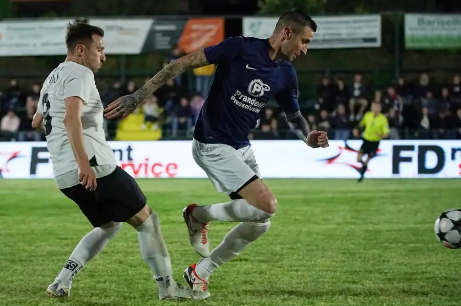SPORT CALCIO 45¡ TORNEO NOTTURNO POLPENAZZE PRIMA ARTAKROMO/PRANDELLI PRESSOFUSIONI/IAM - BAR STAZIONE/OSTERIA LO ZUANO/CARROZZERIA BENACO/LAGOMAR FISH MARAI AEOLUS NELLA FOTO GIORGI E MATTEI 27-05-2025 perteghella@newreporter