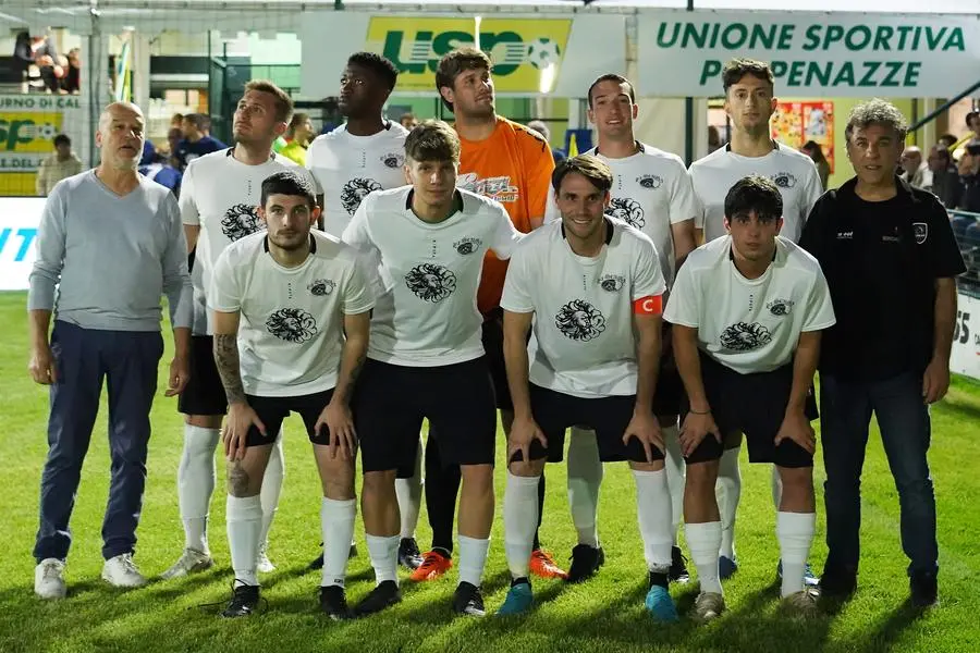 SPORT CALCIO 45¡ TORNEO NOTTURNO POLPENAZZE PRIMA ARTAKROMO/PRANDELLI PRESSOFUSIONI/IAM - BAR STAZIONE/OSTERIA LO ZUANO/CARROZZERIA BENACO/LAGOMAR FISH MARAI AEOLUS NELLA FOTO BAR STAZIONE/OSTERIA LO ZUANO/CARROZZERIA BENACO/LAGOMAR FISH MARAI AEOLUS 27-05-2025 perteghella@newreporter
