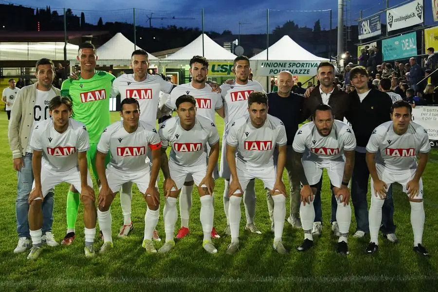 SPORT CALCIO 45¡ TORNEO NOTTURNO POLPENAZZE PRIMA ARTAKROMO/PRANDELLI PRESSOFUSIONI/IAM - BAR STAZIONE/OSTERIA LO ZUANO/CARROZZERIA BENACO/LAGOMAR FISH MARAI AEOLUS NELLA FOTO ARTAKROMO/PRANDELLI PRESSOFUSIONI/IAM  27-05-2025 perteghella@newreporter