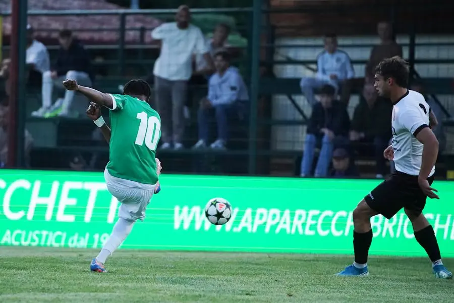 SPORT CALCIO 45¡ TORNEO NOTTURNO POLPENAZZE PRIMA NOVA SIDER FORGITAL - SCALVENZI/COSTRUZIONI SPECIALI BRESCIANE NELLA FOTO GOL YVES NOVA SIDER 27-05-2025 perteghella@newreporter