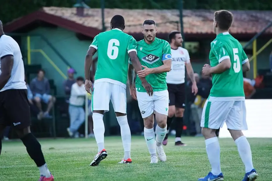 SPORT CALCIO 45¡ TORNEO NOTTURNO POLPENAZZE PRIMA NOVA SIDER FORGITAL - SCALVENZI/COSTRUZIONI SPECIALI BRESCIANE NELLA FOTO ESULTANZA NOVA FORGITAL 27-05-2025 perteghella@newreporter