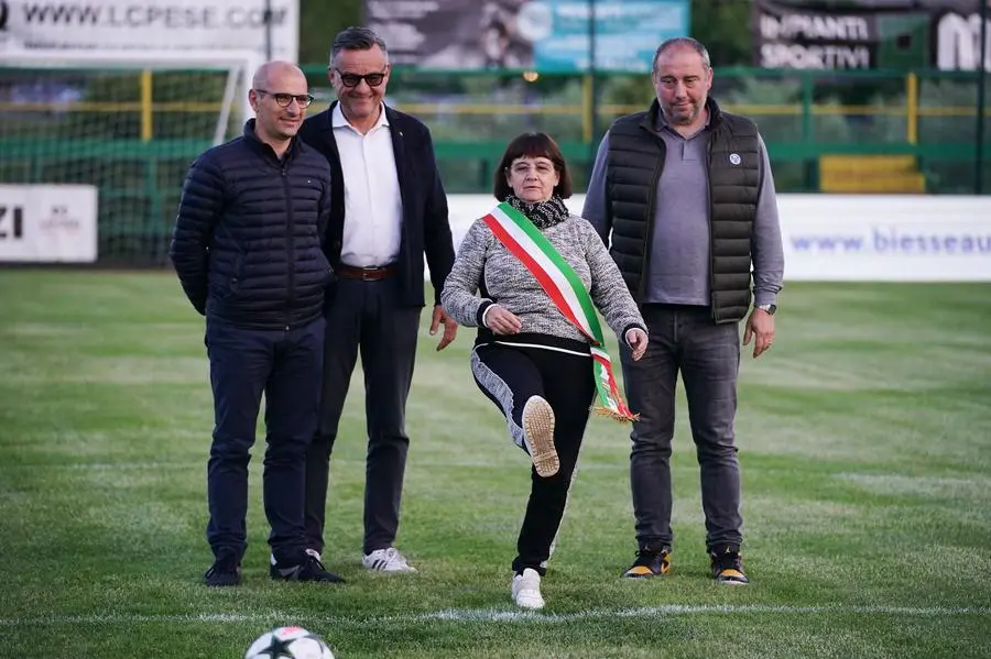 SPORT CALCIO 45¡ TORNEO NOTTURNO POLPENAZZE PRIMA NOVA SIDER FORGITAL - SCALVENZI/COSTRUZIONI SPECIALI BRESCIANE NELLA FOTO CALCIO D'INIZIO 27-05-2025 perteghella@newreporter