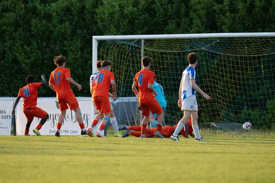 SPORT CALCIO COPPA BRESCIA NEXT GEN UNDER 19 PRO PALAZZOLO - OSPITALETTO nella foto GOL OSPITALETTO 2-1 27/05/2025 Biasi@newreporter