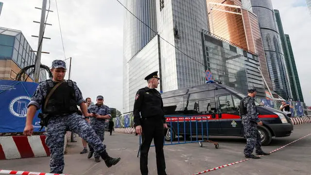 epa10814851 Police officers gather next to a damaged building in the Moscow-City business center after a drone reportedly fell, in Moscow, Russia, 23 August 2023. The Russian Defence Ministry reported that the air defense forces stopped an attempt by Ukraine to carry out an attack by three unmanned aerial vehicles in Moscow. ‘Two of the drones were destroyed by air defense in the air over the territory of Mozhaisk and Khimki districts of the Moscow region. The third UAV was suppressed by electronic warfare and, having lost control, collided with the building of the Moscow City business center,’ the Russian Defence Ministry said. EPA/YURI KOCHETKOV