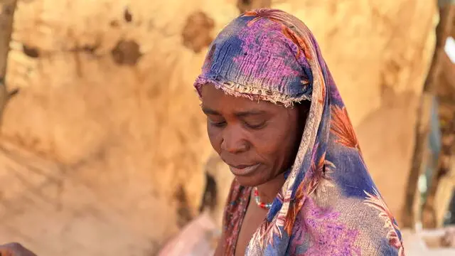 epa12049099 A Sudanese woman, who fled from the internally displaced persons (IDP) Zamzam camp, rests while on her way to the Tawila Camps amid the ongoing conflict between Sudan's army and the Rapid Support Forces (RSF), in North Darfur, Sudan, 23 April 2025. The RSF claimed control of the Zamzam camp after its assault in April 2025. According to the UNHCR, over four million people have fled Sudan to neighboring countries since the outbreak of the armed conflict in April 2023. EPA/MARWAN MOHAMED