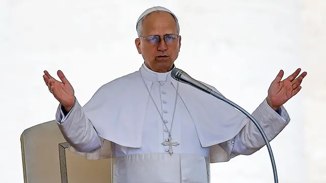 epa12140051 Pope Leo XIV attends his weekly general audience in St. Peters Square, Vatican City, 28 May 2025. EPA/ANGELO CARCONI