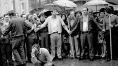 la fotografia dove si vede Toffaloni sul luogo della strage, sentenza Marco Toffaloni strage di piazza Loggia , Brescia 3 aprile 2025. Ansa Archivio S.C.