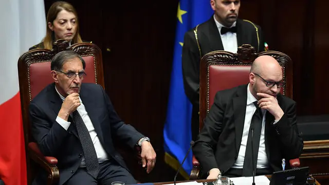 (S-D) Il Presidente del Senato Ignazio La Russa e il Presidente della Camera Lorenzo Fontana durante la cerimonia di Commemorazione di Papa Francesco a Camere riunite nell’Aula della Camera dei Deputati Roma, 23 aprile 2025 ANSA/FABIO CIMAGLIA