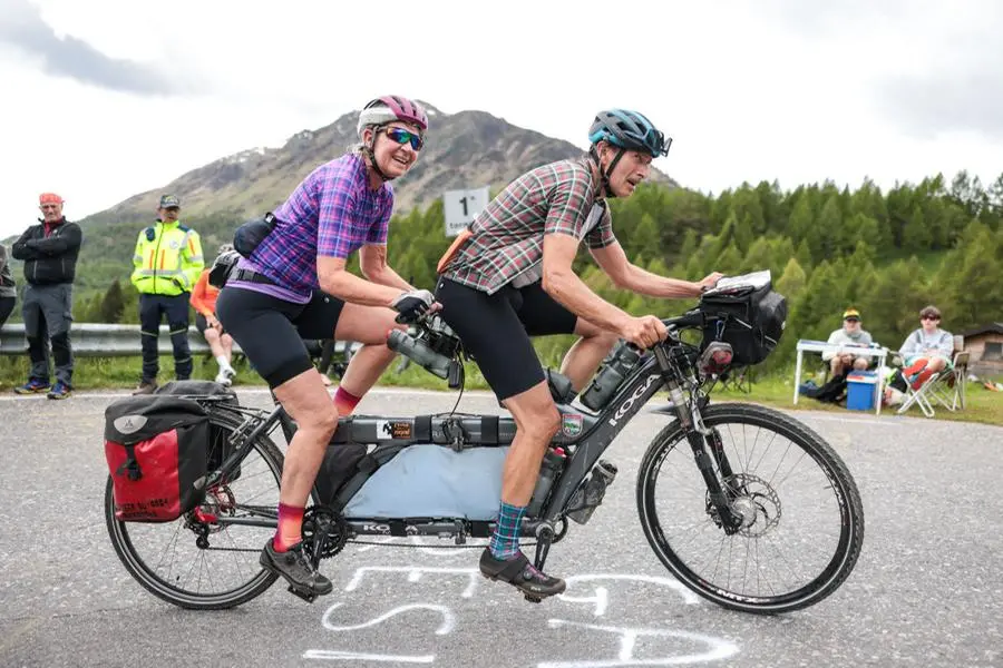 L'attesa per il passaggio del Giro d'Italia 2025 sul Mortirolo