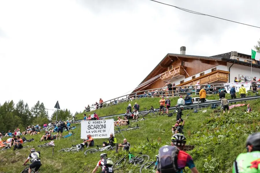 L'attesa per il passaggio del Giro d'Italia 2025 sul Mortirolo