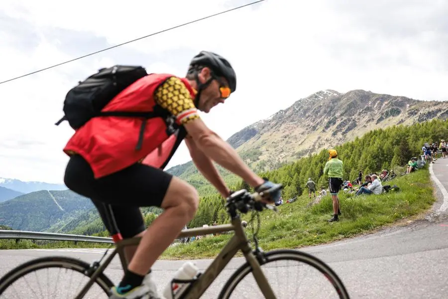 L'attesa per il passaggio del Giro d'Italia 2025 sul Mortirolo