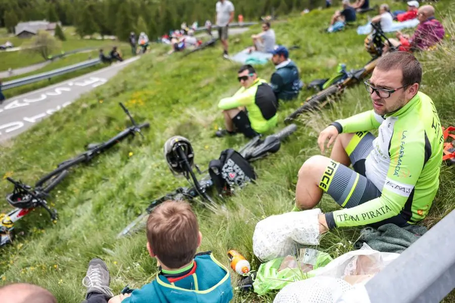 L'attesa per il passaggio del Giro d'Italia 2025 sul Mortirolo